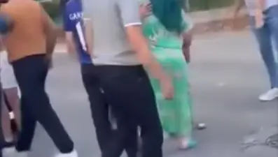 Trafik kazasından sonra dehşet saçtı: 5 kişilik aileyi bıçakladı