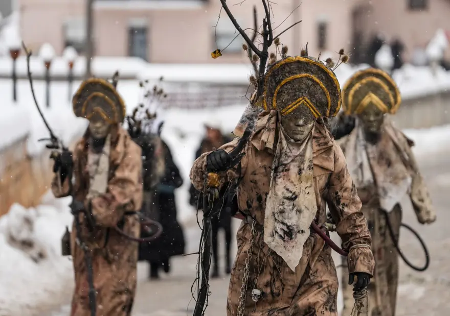 14 asırlık geleneğin görüntüleri damga vurdu: Maske ve kostümler; işte Vevçani Karnavalı 5