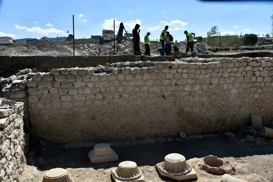 Satala Antik Kenti'ndeki kazılarda 5 bin yıllık bulgulara rastlandı 7