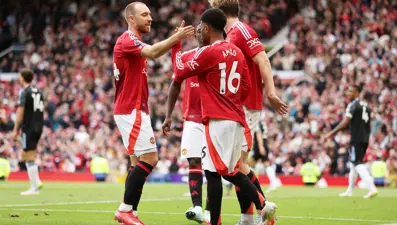 Wolfsburg Christian Eriksen'i renklerine bağladı