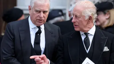 Artık "Prens" değil: İngiltere Kralı Charles, Prens Andrew'un ünvanlarını geri aldı