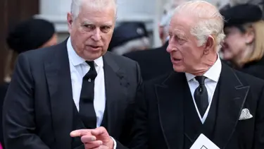 Prens Andrew, tüm kraliyet ünvanlarını bıraktı