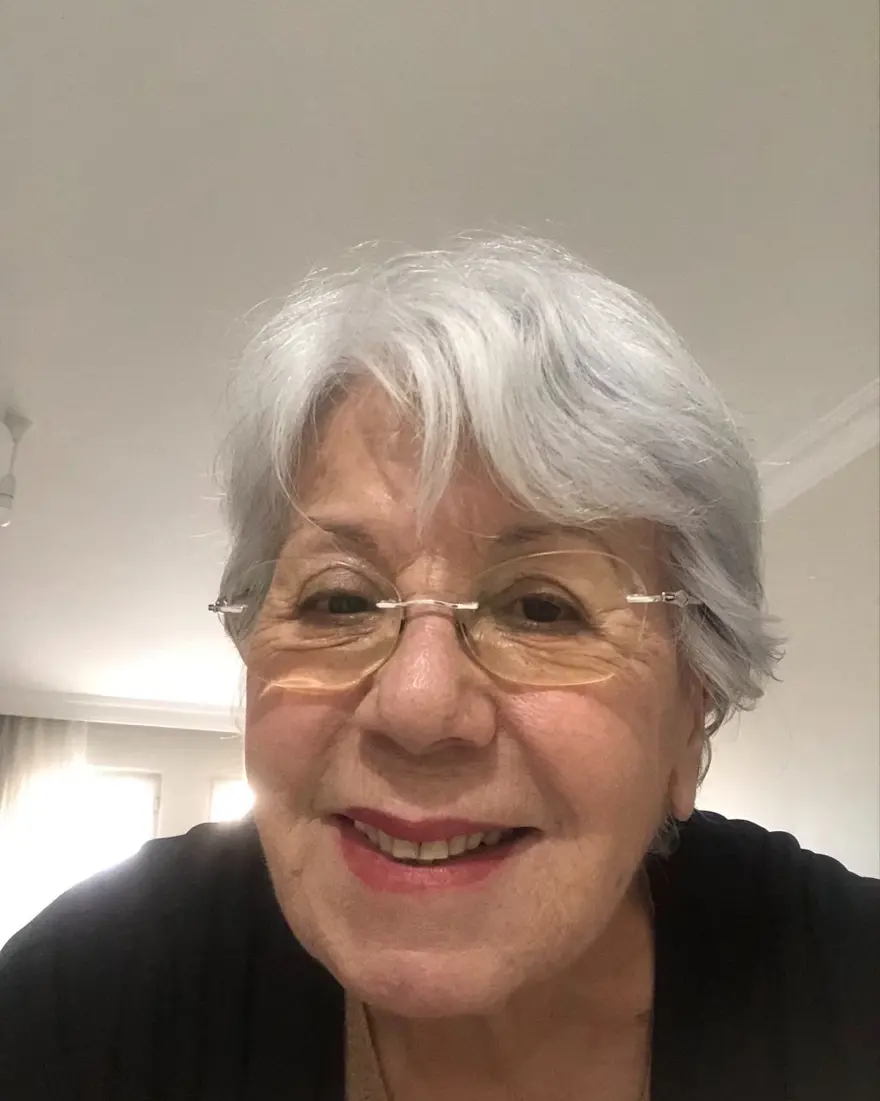 Oyuncu Zerrin Sümer 22 yıllık sevgilisiyle aylar önce evlendiğini açıkladı 3 Oyuncu Zerrin Sümer 22 yıllık sevgilisiyle aylar önce evlendiğini açıkladı 3