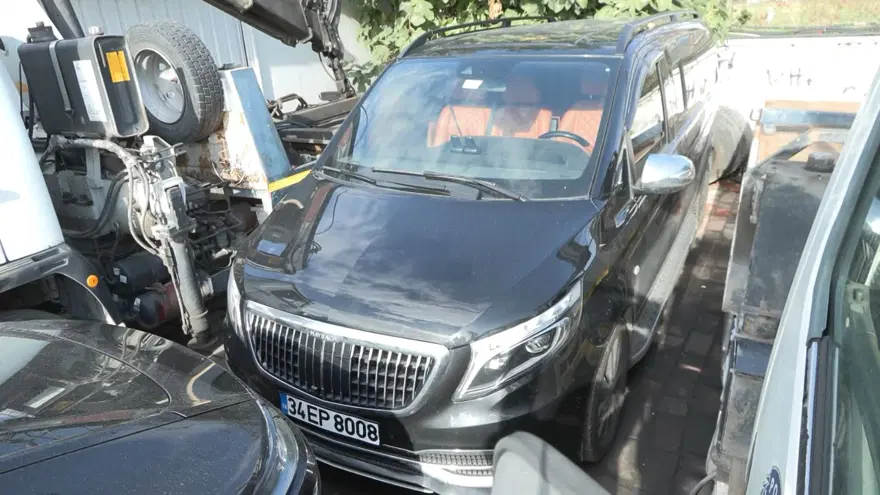 Dilan Polat ve Engin Polat'ın araçları yediemin otoparkında 5 Dilan Polat ve Engin Polat'ın araçları yediemin otoparkında 5