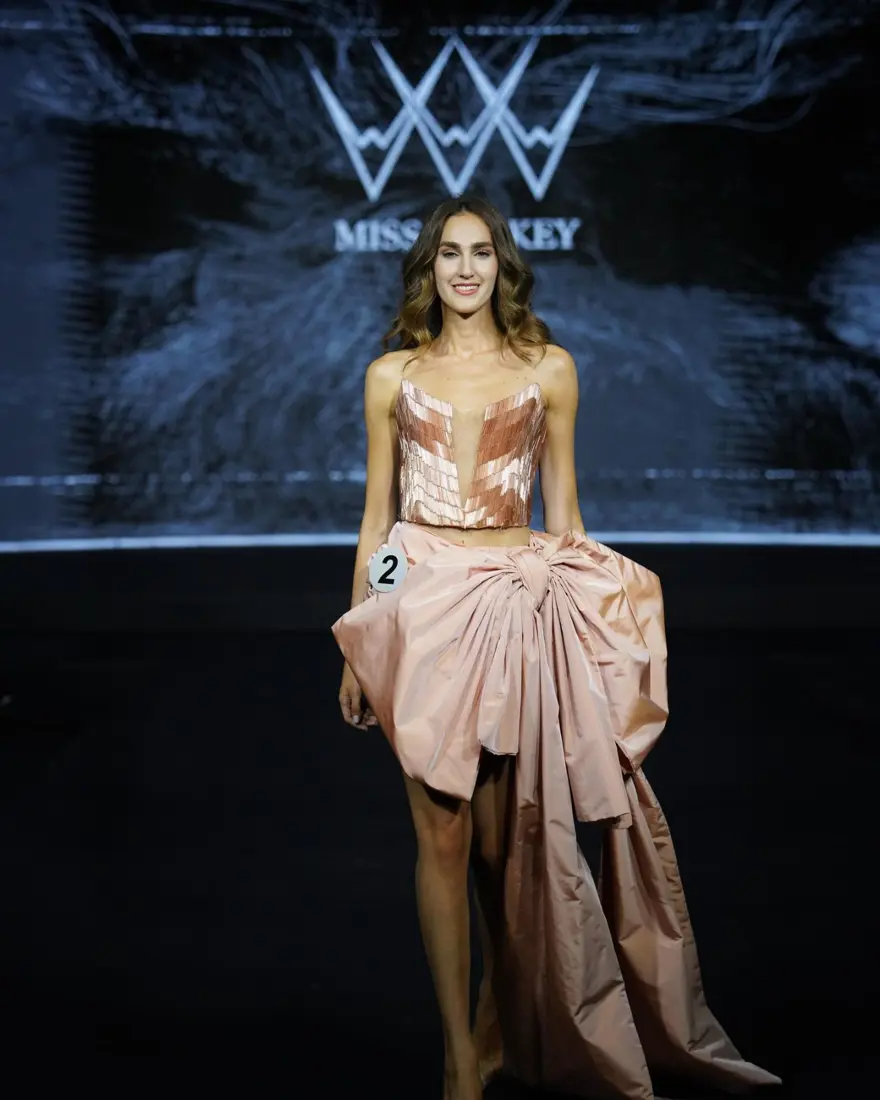 İDİL BİLGEN KİMDİR? 4 İDİL BİLGEN KİMDİR? 4