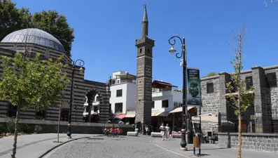 Termometreler 48 dereceyi gösterdi: Cadde ve sokaklar boş kaldı