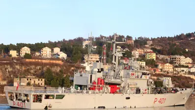 İtalya'nın gönderdiği göçmenler Arnavutluk'a ulaştı