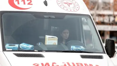 Bursa'da iki otomobil kafa kafaya çarpıştı: 4 yaralı