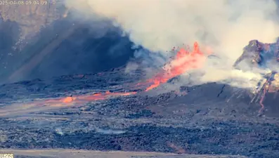 Dünyanın en aktif yanardağı, yeniden patladı