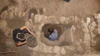 Antandros Antik Kenti'nde 2 bin 400 yıllık mezar gün yüzüne çıkıyor