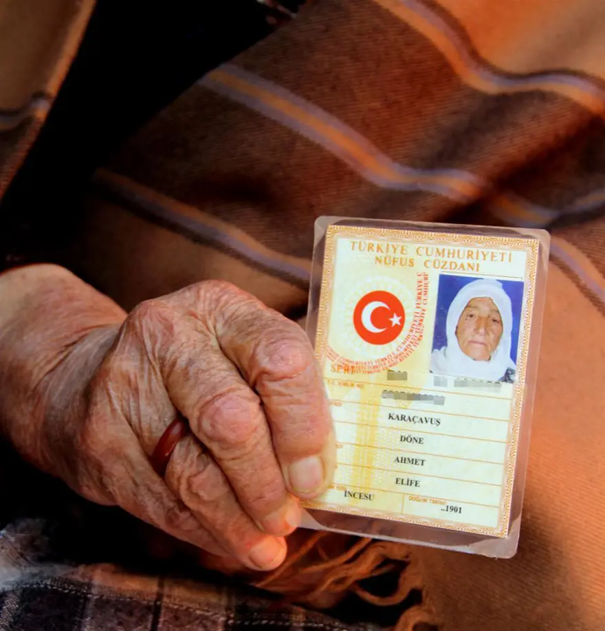 113 yaşındaki kadın ambulansla götürüldü 3 113 yaşındaki kadın ambulansla götürüldü 3