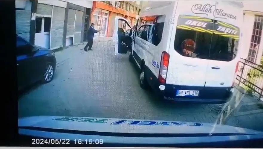 Rize’de dehşet! Trafik kavgasında silahlar konuştu: 1 ölü, 1yaralı 2 Rize’de dehşet! Trafik kavgasında silahlar konuştu: 1 ölü, 1yaralı 2