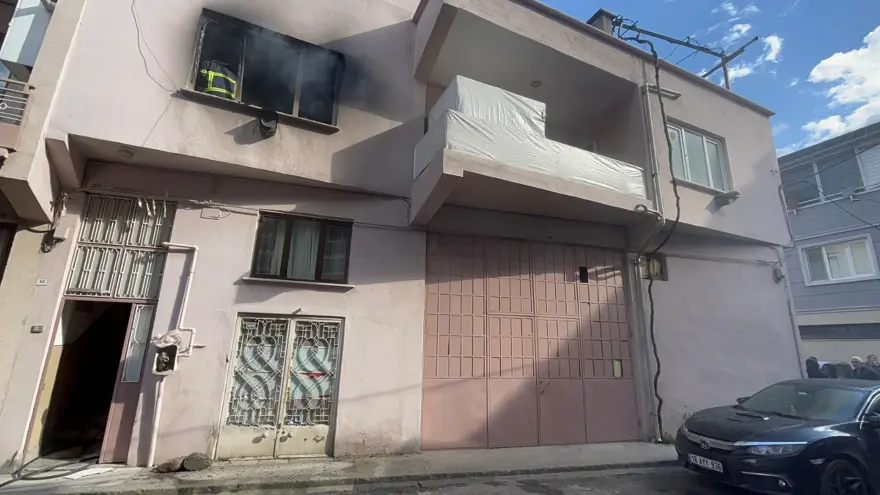 Prizde unutulan elektrikli battaniye evi yaktı: 1 yaralı 4