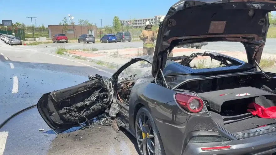 İstanbul'da 20 milyonluk araç alev alev yandı: Serdal Adalı'nın oğluna ait çıktı 