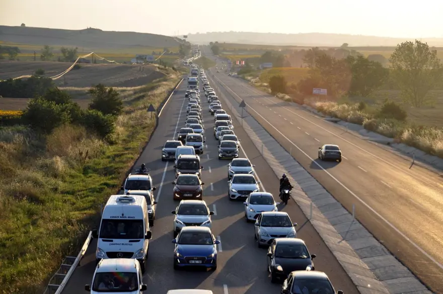 20 kilometrelik araç kuyruğu 1