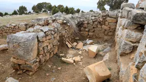 Men Tapınağı’na defineci kazması Men Tapınağı’na defineci kazması