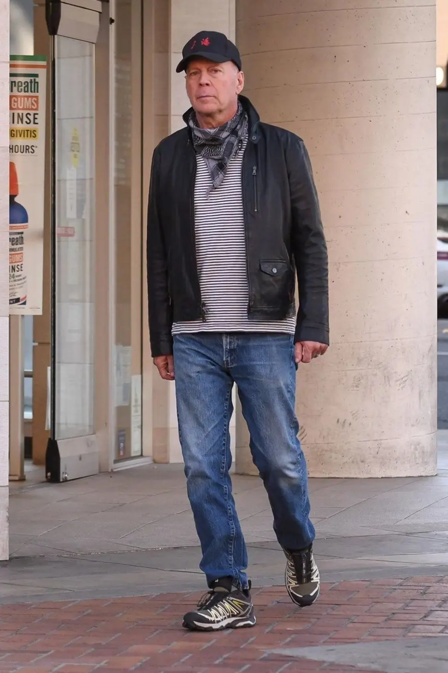 Maskesiz girdiği eczaneden kovulan Bruce Willis özür diledi 2