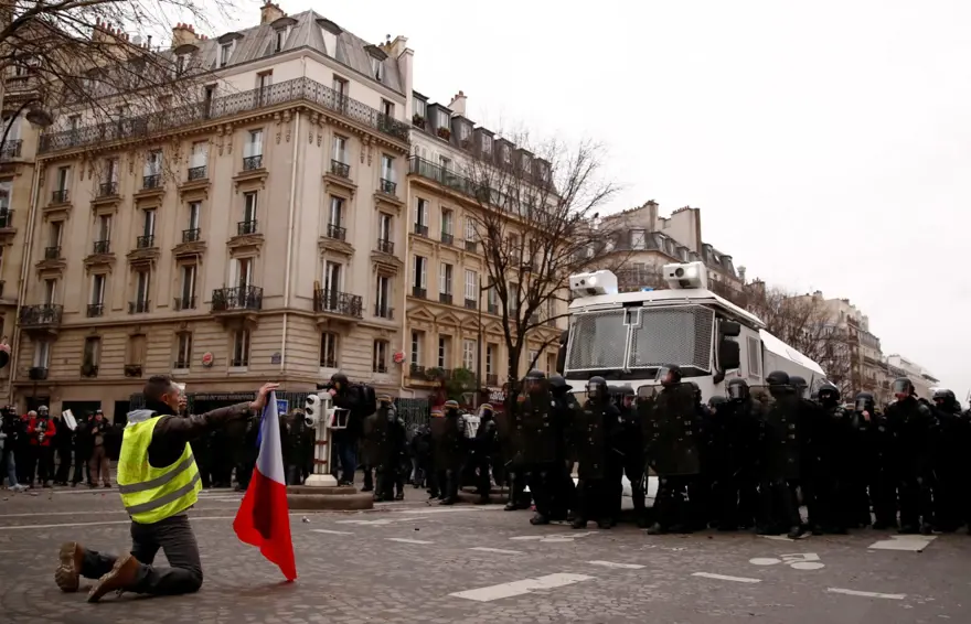 Paris'te 167 sarı yelekli gözaltına alındı 8