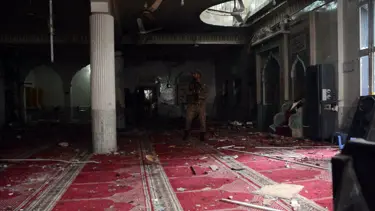 Pakistan'da camiye bombalı saldırıda 63 kişi öldü: Saldırıyı DAEŞ üstlendi