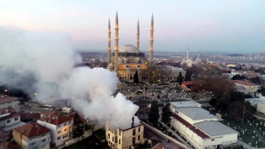 Edirne'de tarihi müftülük binasında yangın 18