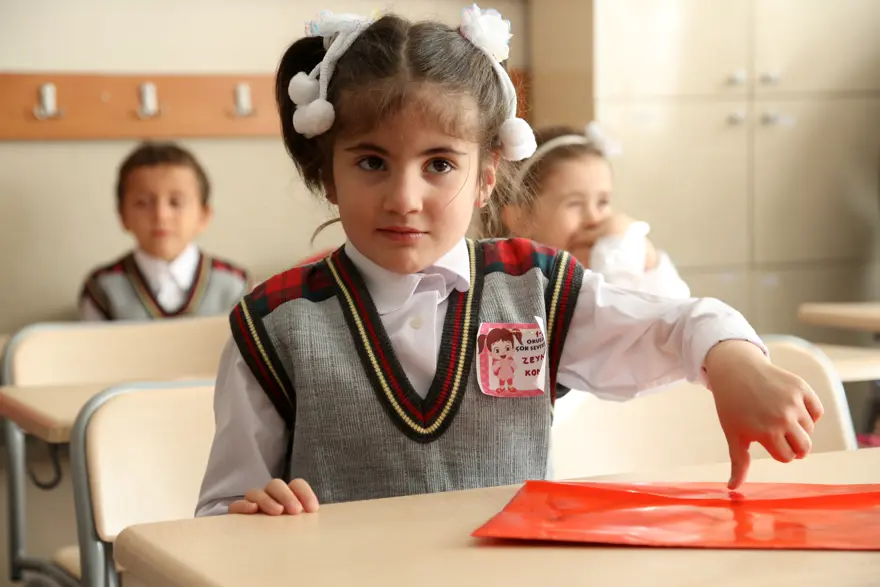 Okullar açıldı (18 milyon öğrenci ders başı yaptı) 15