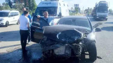 Bursa’da servis minibüsü ile otomobil çarpıştı: 5 yaralı