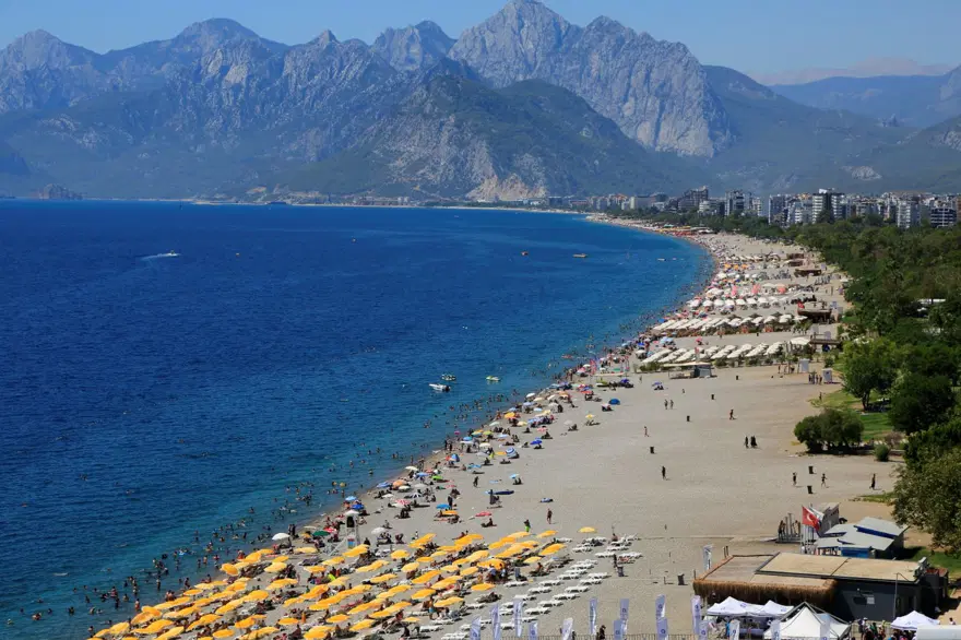 Antalya'da termometreler 40 dereceyi gördü Antalya'da termometreler 40 dereceyi gördü