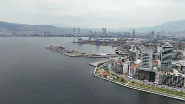 İzmir Körfezi'nde pis koku çilesi: Sahilde yürüyemiyoruz