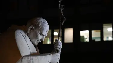 Zatürre, astım ve böbrek yetmezliği: Papa son günlerini mi yaşıyor?