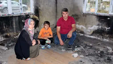 8 yıl önce yanan odayı dava bitmediği için külleriyle kilitli tutuyorlar