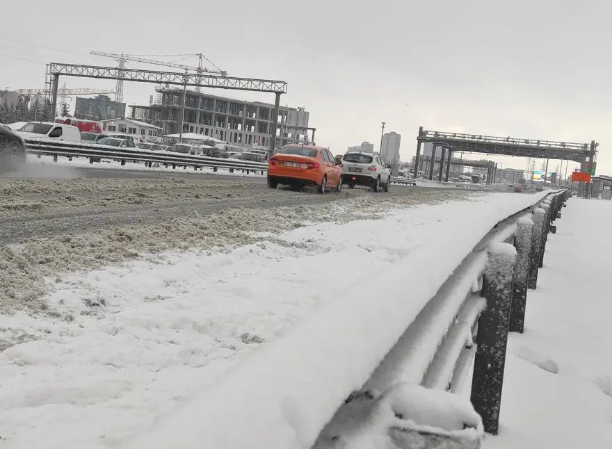 Kar yağışı İstanbul'u etkisi altına aldı 18 Kar yağışı İstanbul'u etkisi altına aldı 18