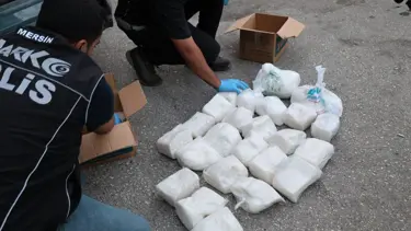 Bardak kolilerinden kilolarca uyuşturucu çıktı: 7 tutuklama