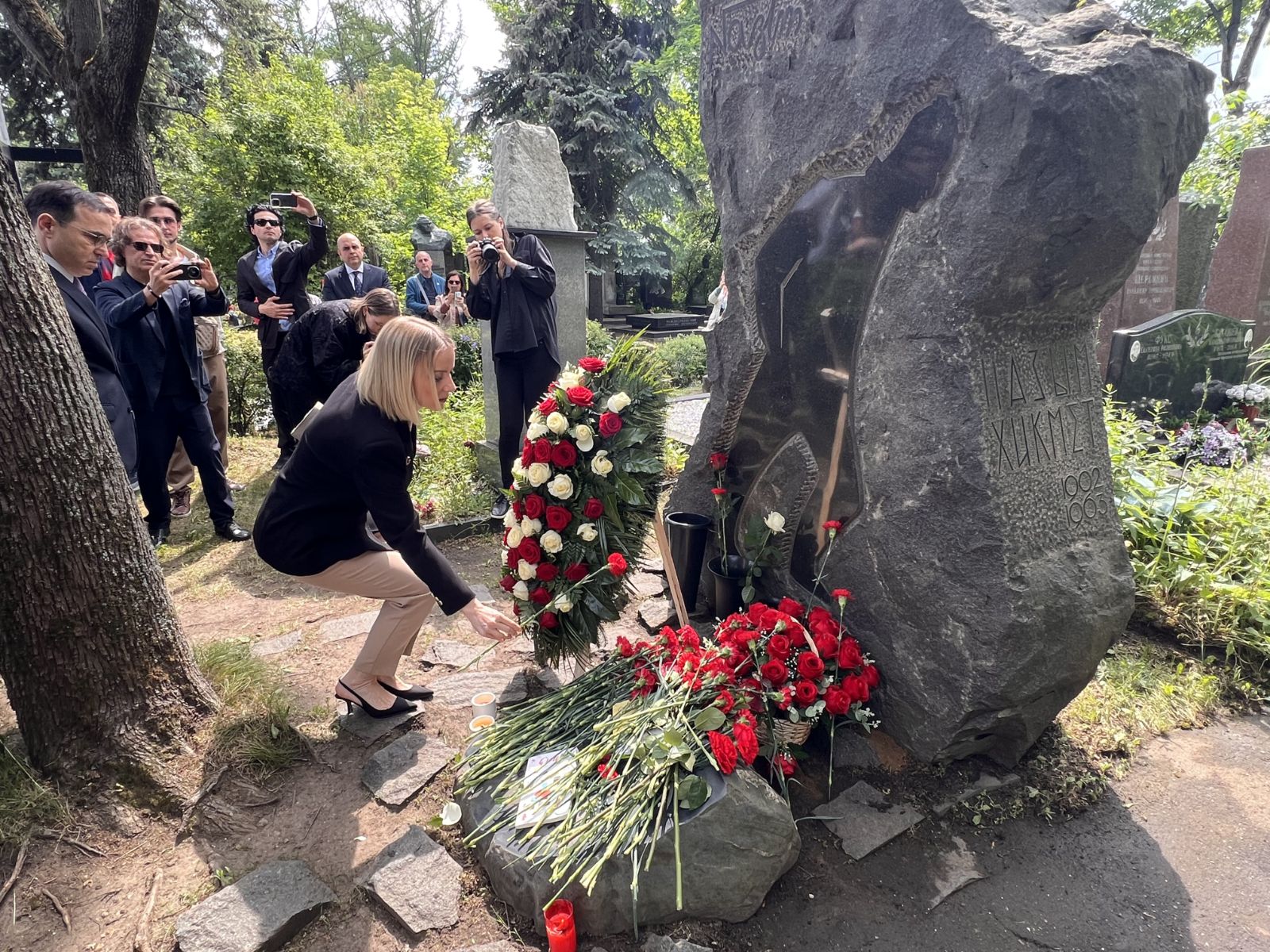 Nazım Hikmet Ran Moskova’daki mezarı başında anıldı