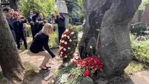 Nazım Hikmet Ran Moskova’daki mezarı başında anıldı