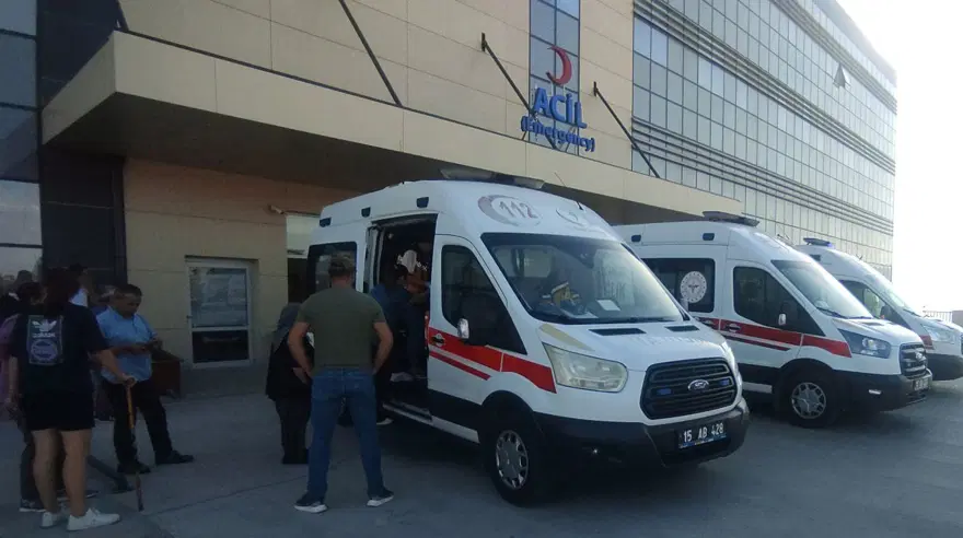 3 HASTA HAYATINI KAYBETTİ 1