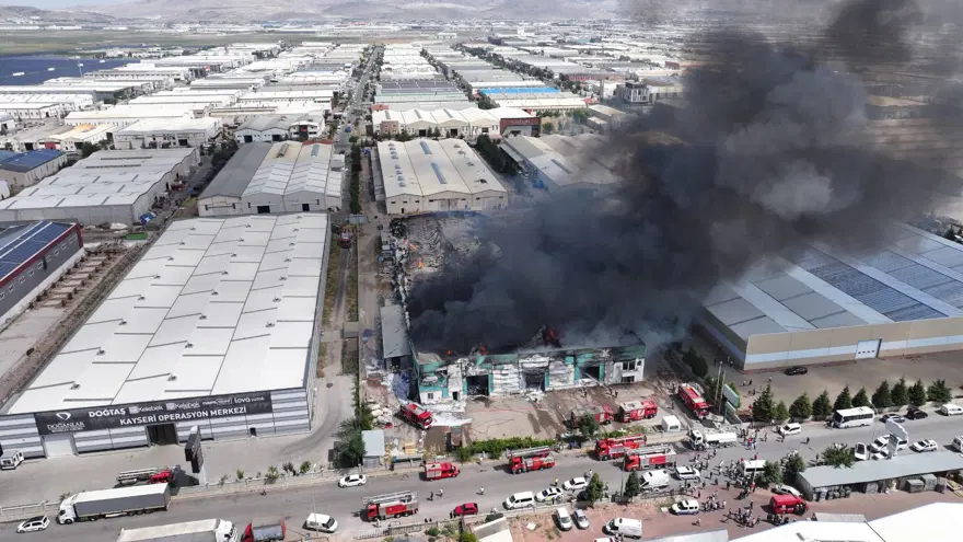 Kayseri'de mobilya fabrikasında yangın 1 Kayseri'de mobilya fabrikasında yangın 1