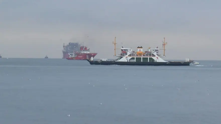 Dev petrol platformu İstanbul Boğazı geçişini tamamladı 3 Dev petrol platformu İstanbul Boğazı geçişini tamamladı 3