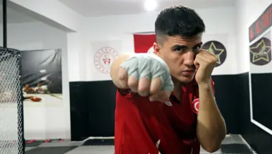 18 yaşında, yüzde 89 nakavt oranı: Yenilmez yumruk Yusuf Eren