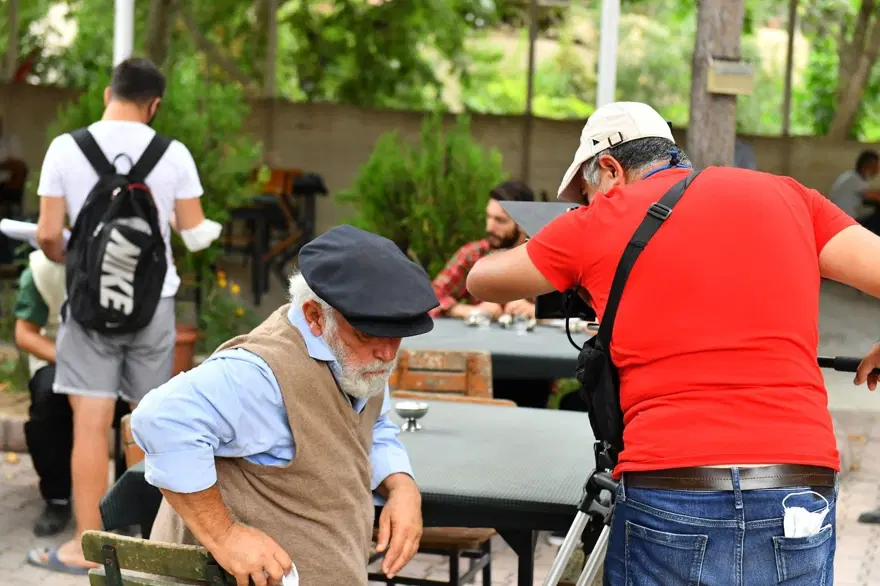Hayatını kaybeden oyuncu Halil Kumova’nın corona virüs testi pozitif çıktı 2