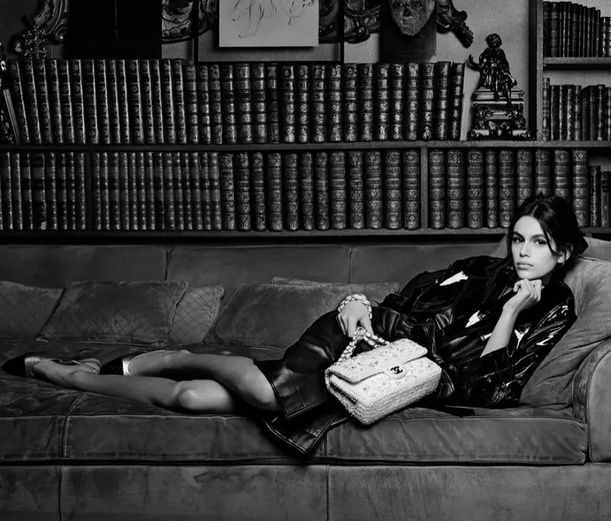Cindy Crawford’ın 16 yaşındaki kızı Kaia Gerber reklam yüzü oldu 1