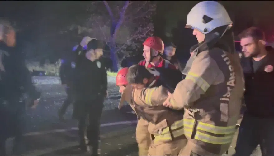 Arnavutköy'de feci kaza: 2 ölü, 7 yaralı 3 Arnavutköy'de feci kaza: 2 ölü, 7 yaralı 3