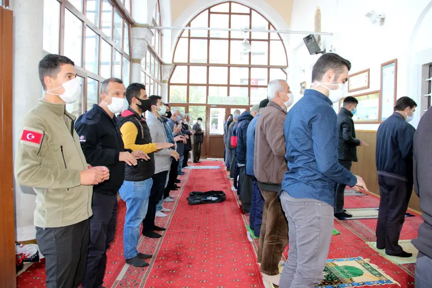 Cuma namazının ardından 'Yağmur duası' yapıldı 27