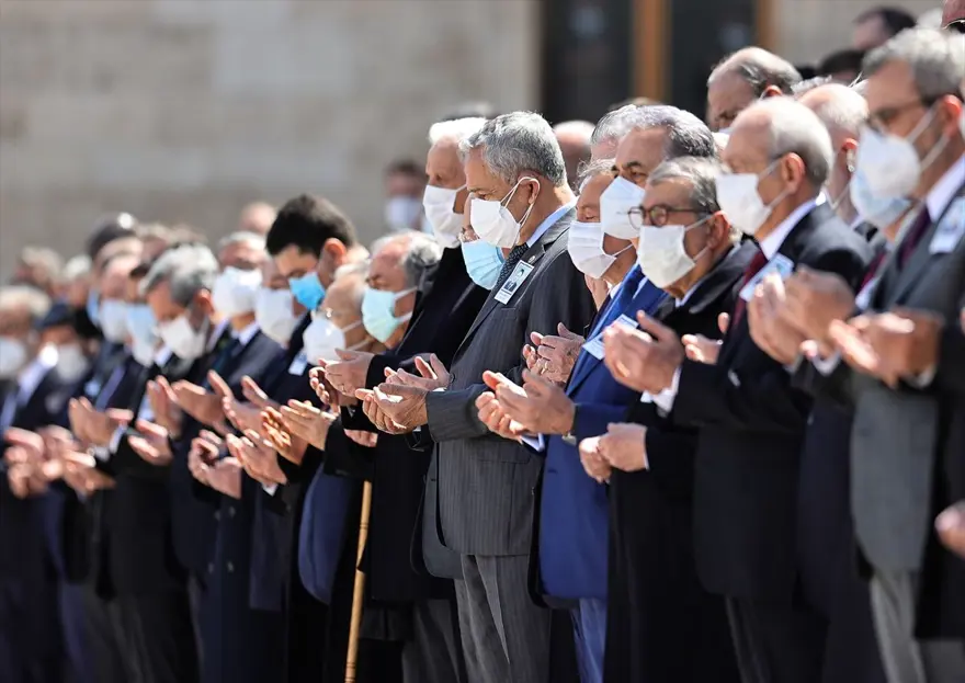 Eski Başbakan Yıldırım Akbulut'a veda 7