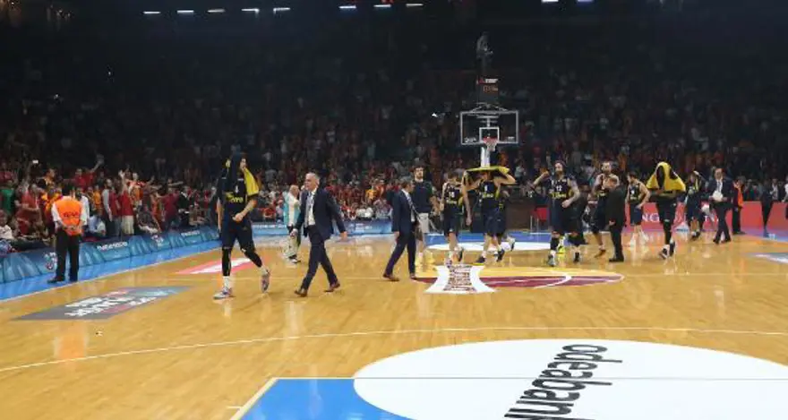 Fenerbahçe Kulübü: Sarı kırmızılı bir taraftar Obradovic'e tükürdü 3