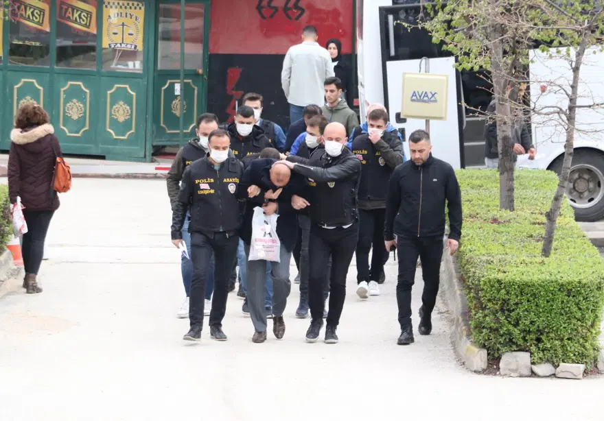 MİT ve devlet görevlisi yalanı ile dolandırıcılığa 150 yıl hapis istemi 1 MİT ve devlet görevlisi yalanı ile dolandırıcılığa 150 yıl hapis istemi 1