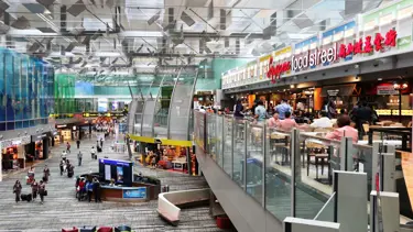 Evini kiraya verip hava alanına taşındı