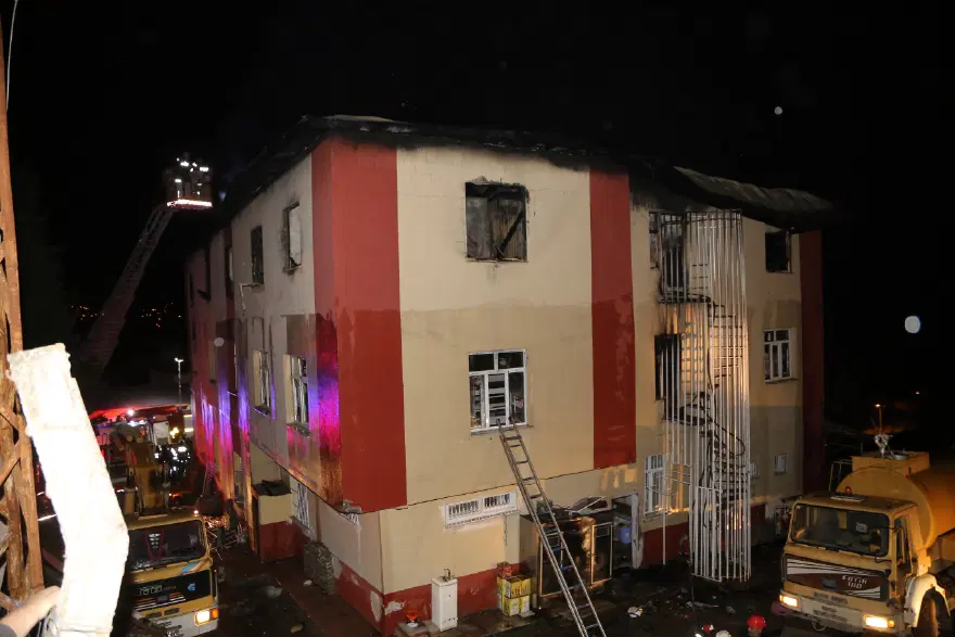 Adana'da yangın: 12 kişi hayatını kaybetti 21