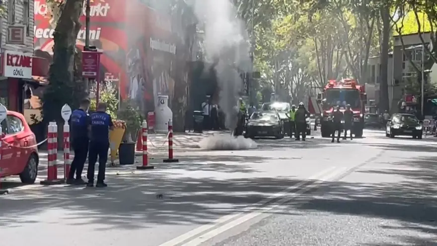 Sarıyer’deilginç görüntü: Yolun altından alev çıktı 3 Sarıyer’deilginç görüntü: Yolun altından alev çıktı 3