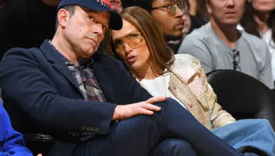Jennifer Lopez tatilde, Ben Affleck ise eşyalarını toplama derdinde