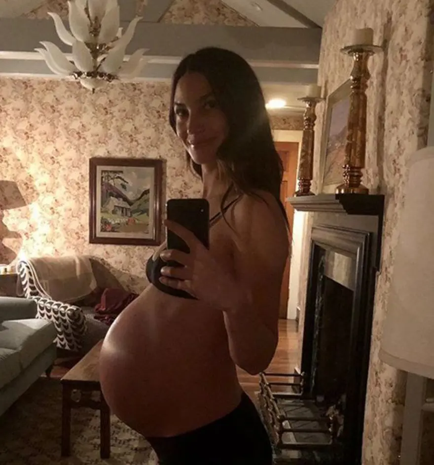 Lily Aldridge doğum için gün sayıyor 2